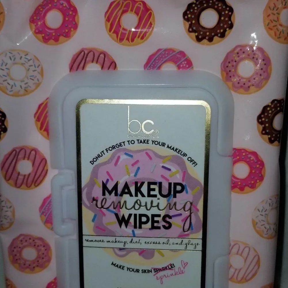 MAKEUP REMOVING WIPES 